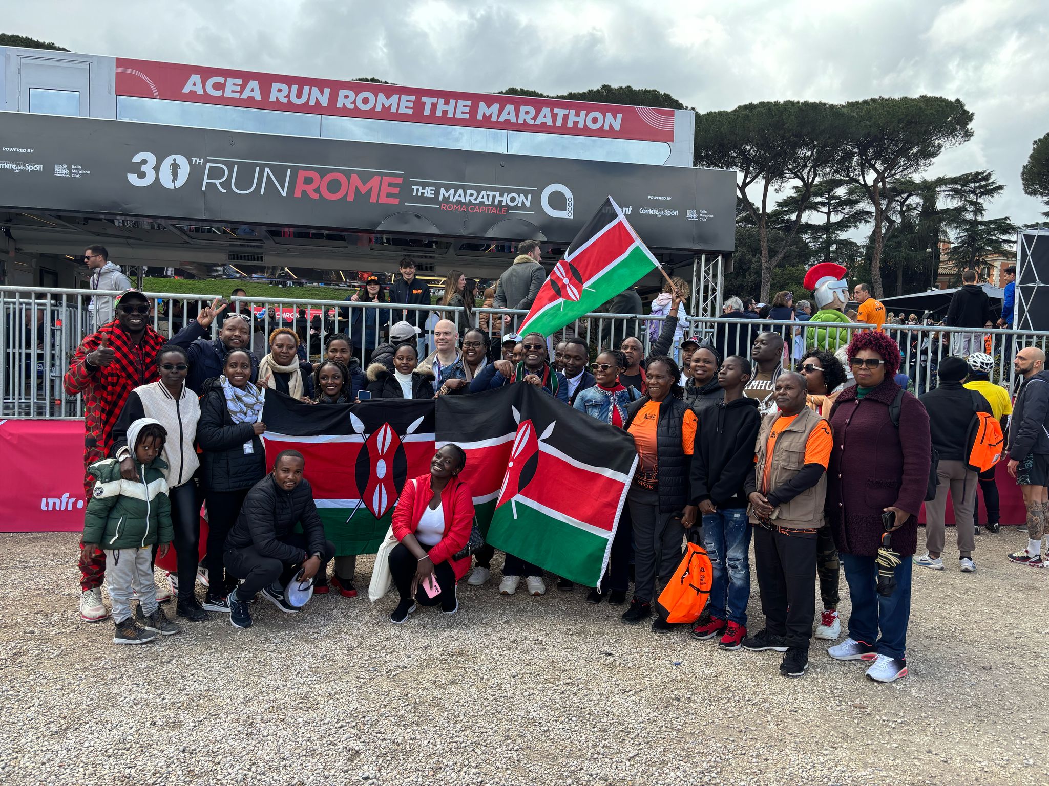Rome Kenya's Ambassador to Italy Fredrick Matwang'a and Rome's Mayor Roberto Gualtieri flanked by Kenyans in the Diaspora who were at hand to cheer on the Kenyan athletes. 